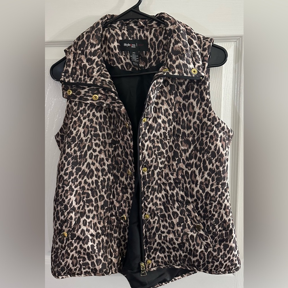 Women’s Petite Small Leopard Vest. Style & Co. Petite Sport.